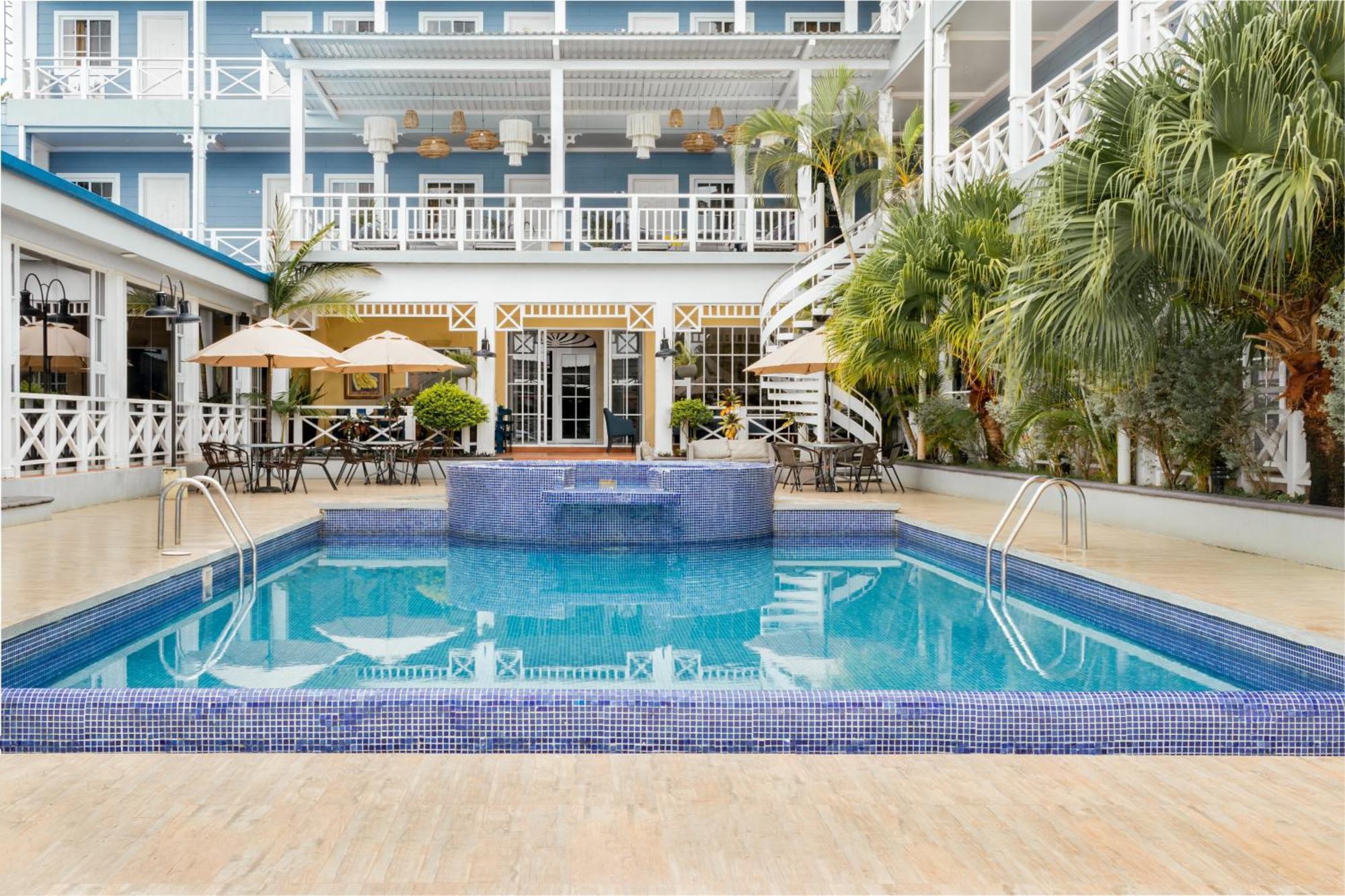 Hotel Casona Del Lago Флорес Екстериор снимка